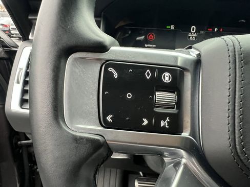 Certified 2024 Land Rover Discovery Metropolitan Edition image 23