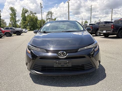 Used 2025 Toyota Corolla LE FWD image 10