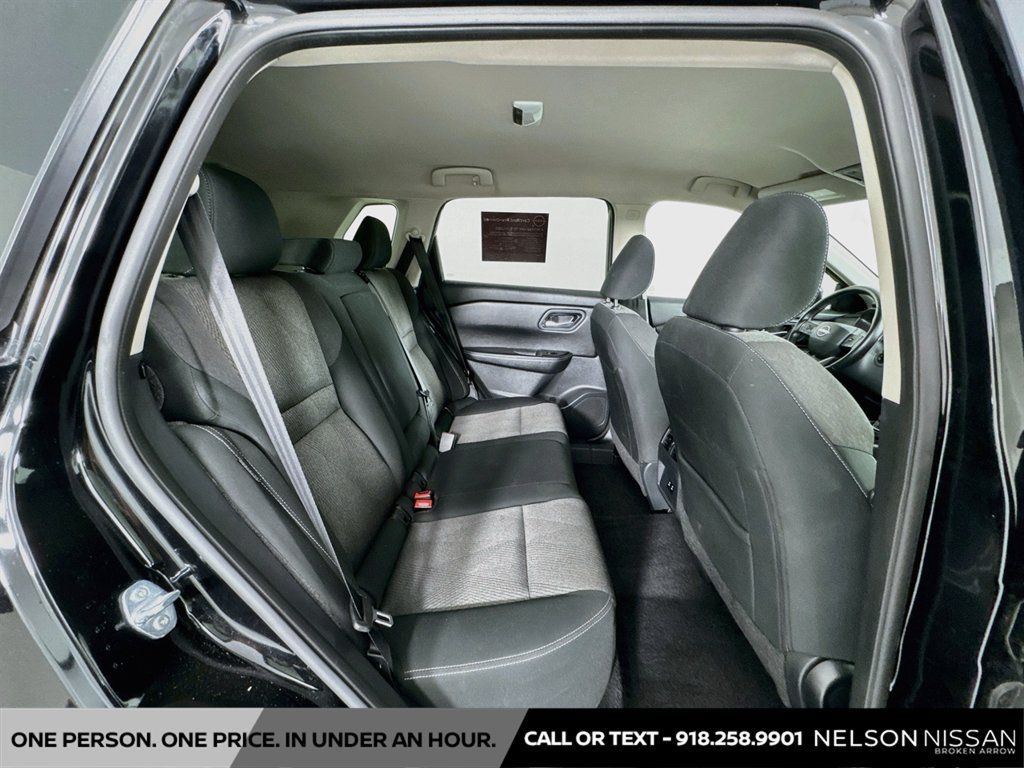 Certified 2025 Nissan Rogue SV FWD image 24