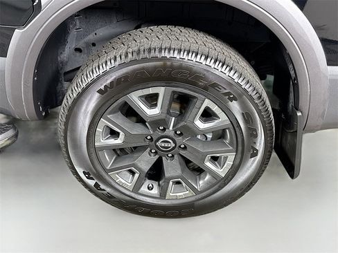 Certified 2023 Nissan Titan Platinum Reserve w/ Moonroof Package image 38