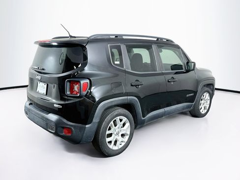 Used 2017 Jeep Renegade Latitude w/ Popular Equipment Group FWD image 9