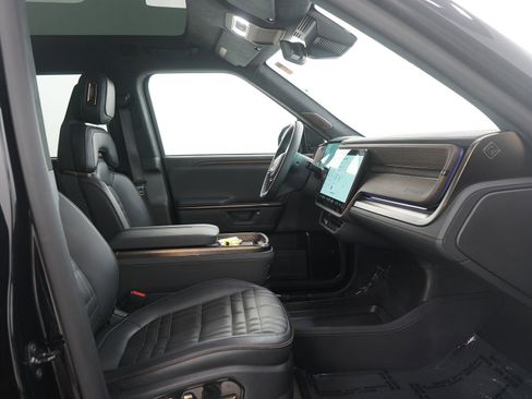 Used 2025 Rivian R1S Premium image 14