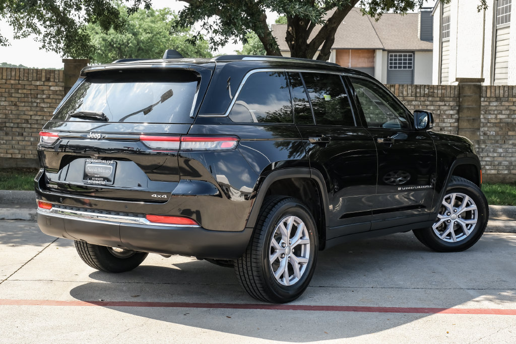 Used 2022 Jeep Grand Cherokee Limited AWD/4WD image 16