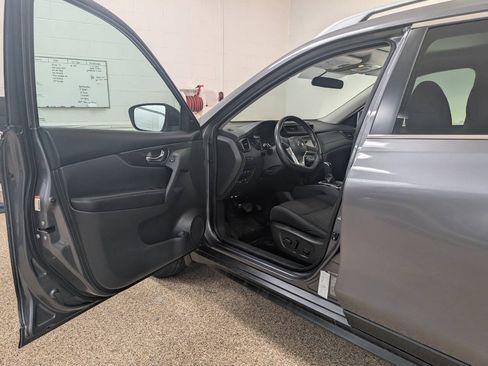 Used 2017 Nissan Rogue SV AWD/4WD image 6