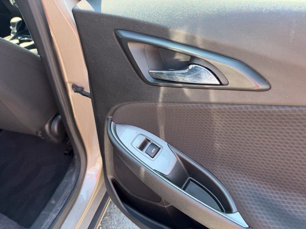 Used 2023 Chevrolet Malibu LT FWD image 35