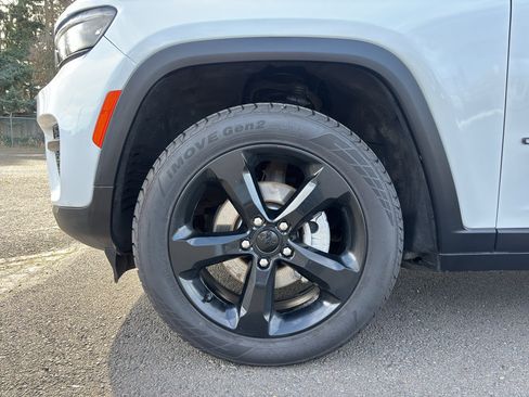 Used 2023 Jeep Grand Cherokee Altitude image 6