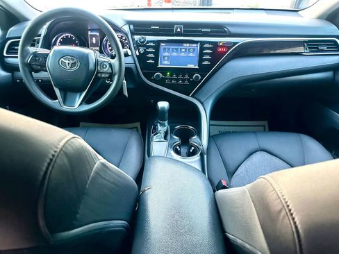Used 2018 Toyota Camry LE FWD image 14