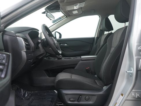 Used 2025 Nissan Rogue SV AWD/4WD image 23