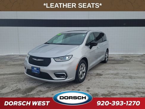 Used 2024 Chrysler Pacifica Limited FWD image 1