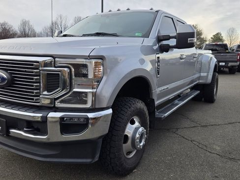 Used 2022 Ford F350 Lariat w/ Lariat Ultimate Package image 3
