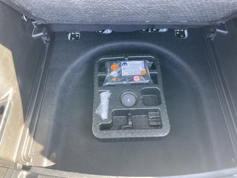 Used 2024 Jeep Compass Latitude image 31