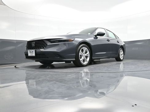 Certified 2023 Honda Accord LX image 25