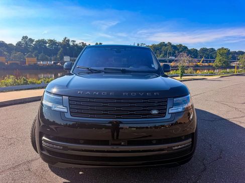 Used 2023 Land Rover Range Rover SE AWD/4WD image 3
