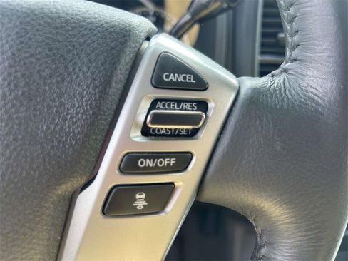 Used 2024 Nissan Titan SV w/ SV Convenience Package image 16
