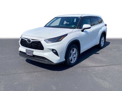 Used 2022 Toyota Highlander LE