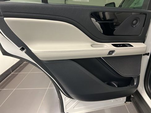 New 2026 Lincoln Aviator AWD image 37