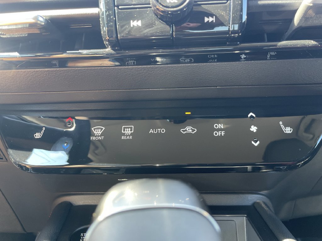 Certified 2026 Nissan Kicks SR w/ Cold Weather Package AWD/4WD image 28