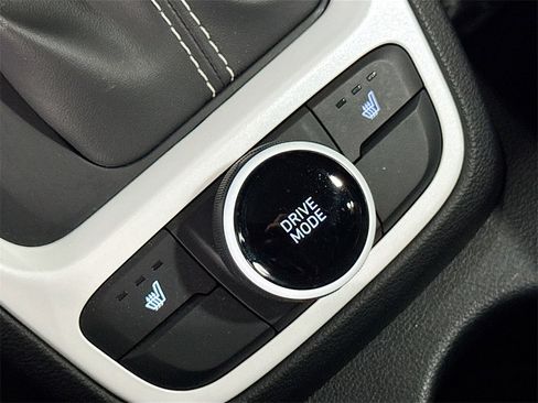 Used 2024 Hyundai Venue Limited image 19