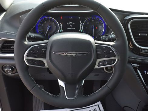 New 2026 Chrysler Pacifica Select image 20