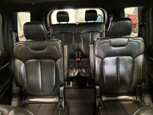 Used 2024 Jeep Grand Cherokee L Limited w/ Luxury Tech Group II image 32