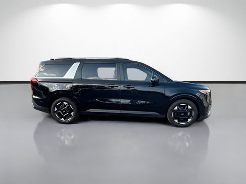 Used 2025 Kia Carnival EX FWD image 2