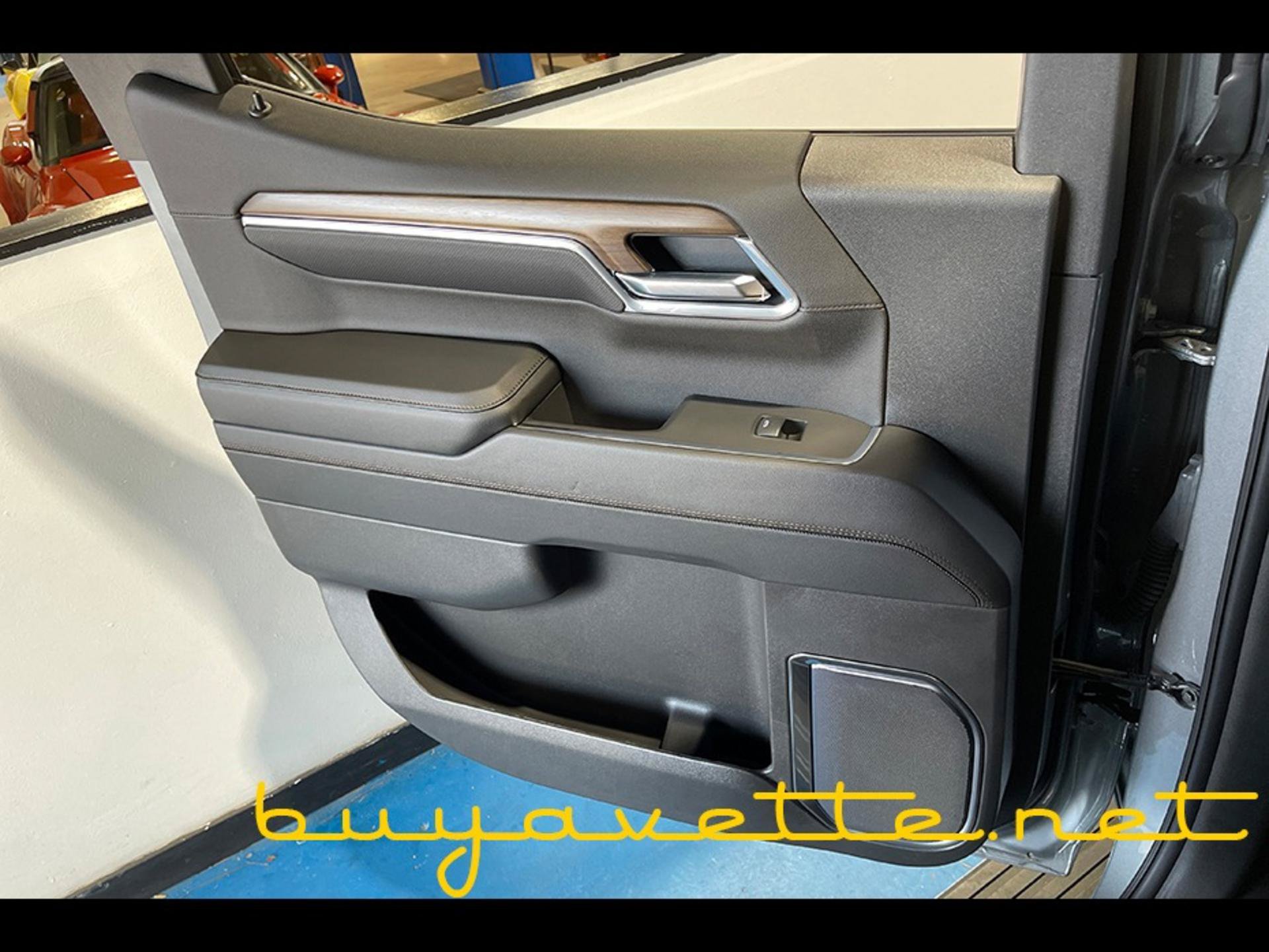 Used 2025 Chevrolet Silverado 1500 High Country w/ Technology Package AWD/4WD image 24
