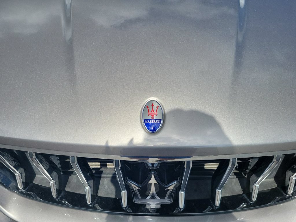 Used 2021 Maserati Levante GranLusso AWD/4WD image 32
