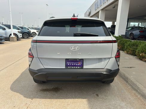 Used 2025 Hyundai Kona SEL AWD/4WD image 9