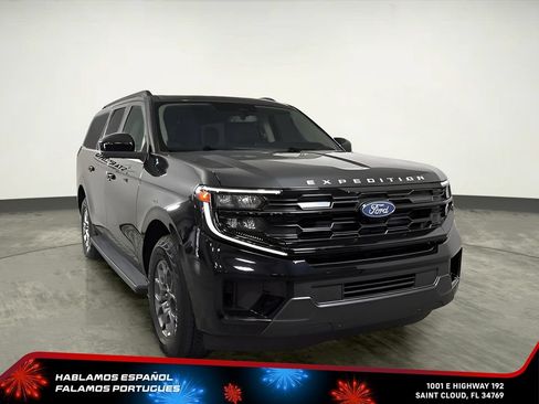 Used 2025 Ford Expedition Max Active AWD/4WD image 14