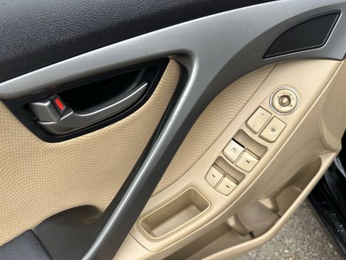 Used 2013 Hyundai Elantra Limited FWD image 18