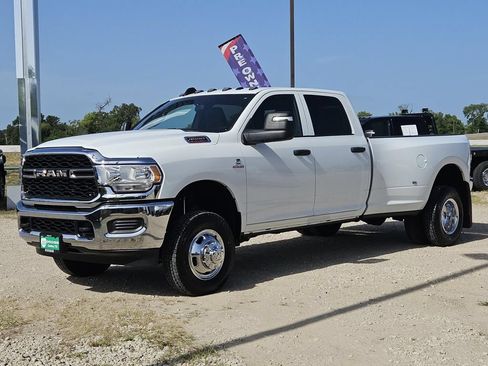 Used 2024 RAM 3500 Tradesman w/ Chrome Appearance Group AWD/4WD image 4