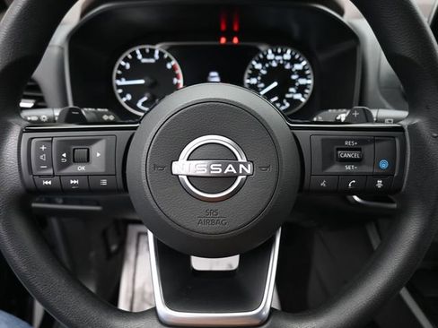 Used 2023 Nissan Rogue SV image 15