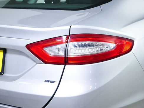 Used 2013 Ford Fusion SE FWD image 17