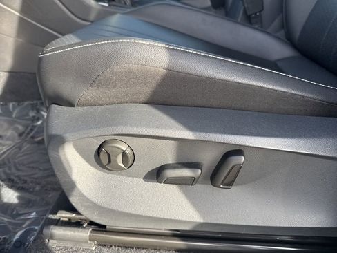 Used 2022 Volkswagen Tiguan SE image 17