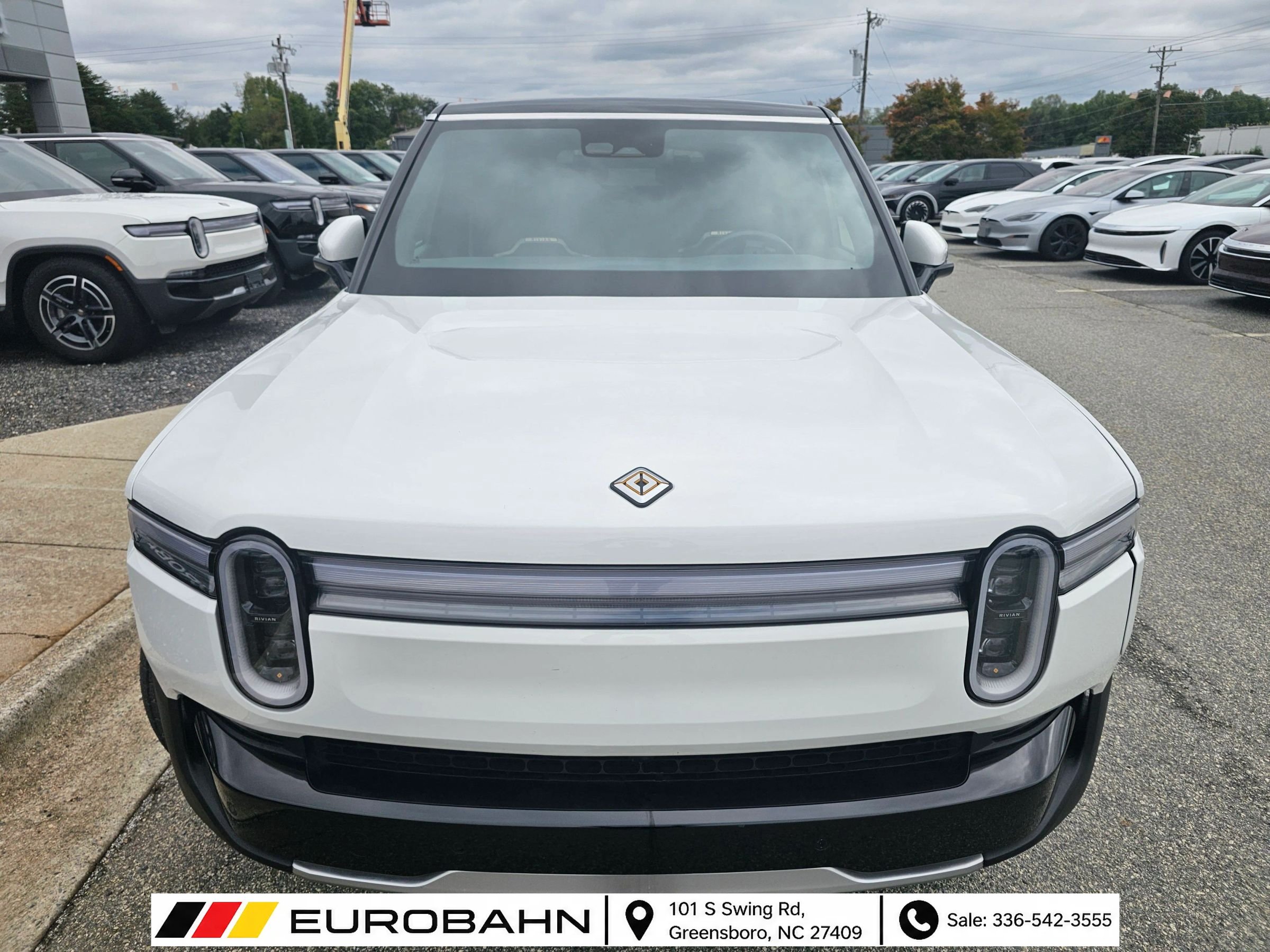Used 2025 Rivian R1S Adventure Dual AWD/4WD image 9
