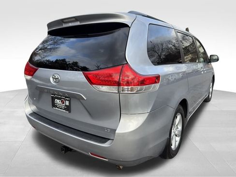 Used 2014 Toyota Sienna LE image 5