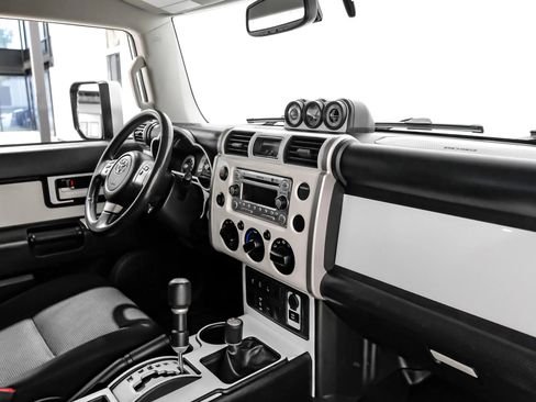 Used 2014 Toyota FJ Cruiser 4WD w/ Upgrade Package image 11