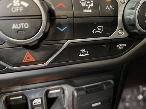 Used 2022 Jeep Wrangler Unlimited Rubicon 4xe image 41