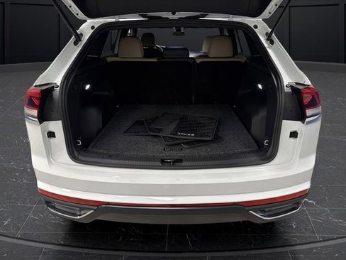 Used 2025 Volkswagen Atlas Cross Sport SE image 13