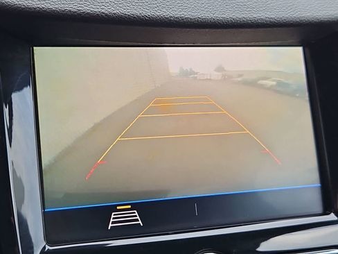 Used 2020 Chevrolet Trax LT w/ Sun & Sound Package image 28