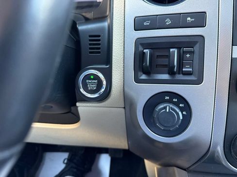Used 2017 Ford Expedition Limited w/ Equipment Group 301A AWD/4WD image 18