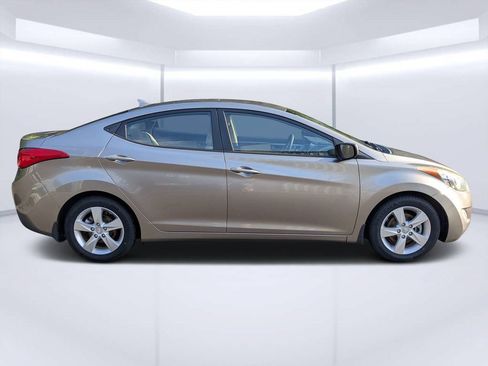 Used 2013 Hyundai Elantra GLS w/ Preferred Pkg FWD image 2