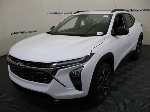 New 2026 Chevrolet Trax RS w/ Sunroof Package FWD image 12