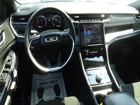 Certified 2025 Jeep Grand Cherokee L Altitude AWD/4WD image 13