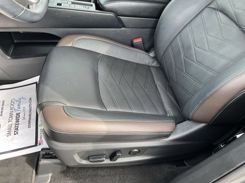 Used 2025 Nissan Pathfinder Platinum w/ Cargo Package FWD image 12