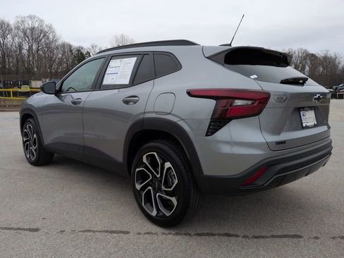 Used 2025 Chevrolet Trax RS w/ Sunroof Package image 6