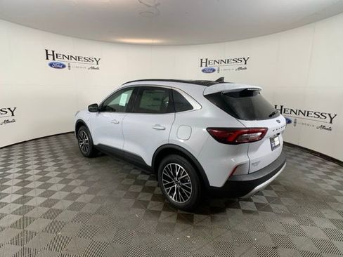 Used 2025 Ford Escape SE image 4