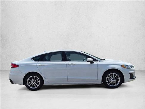 Used 2019 Ford Fusion SE FWD image 4