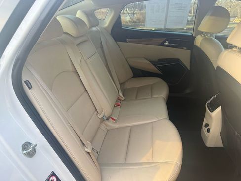 Used 2019 Kia Cadenza Premium image 11