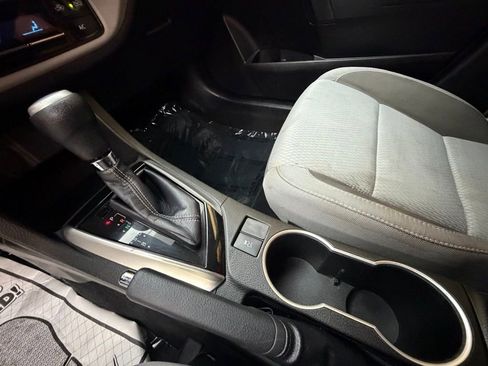 Used 2018 Toyota Corolla LE FWD image 19